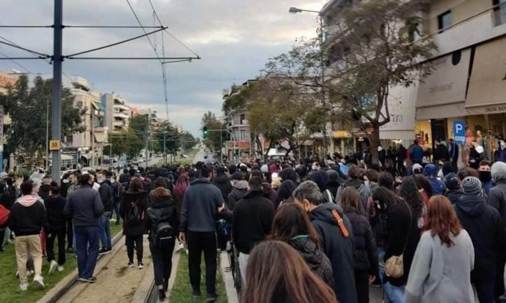 Μεγάλη συγκέντρωση στη Νέα Σμύρνη - Έχει κλείσει το μετρό και το τραμ
